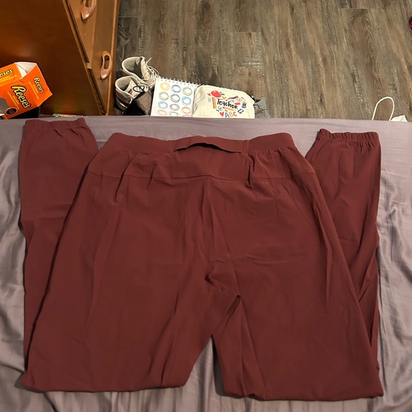 Lululemon never worn - Picture 2 of 3